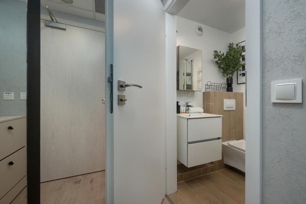 Trendy Studios With Home Office Near Wroclaw Main Station By Noclegi Renters Kültér fotó
