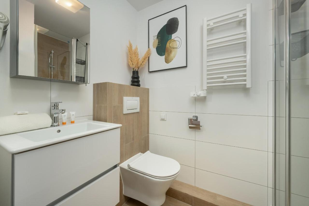 Trendy Studios With Home Office Near Wroclaw Main Station By Noclegi Renters Kültér fotó